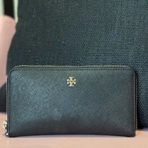Black Tory Burch wallet